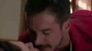 العمة الكبيرة غير الراغبة تأخذ قضيب ابن أختها وجنس فموي
