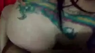 مؤخرة كبيرة وكوس ضخم يمتلئ بقضيب أسمر صلب