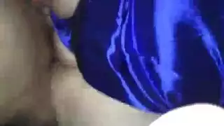 جلسة سكس على الأرض: نساء عربيات ناضجات في فعل عنيف