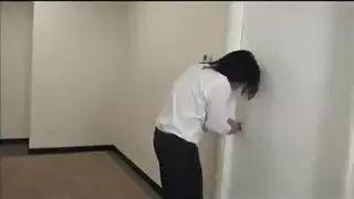 زوجة مثيرة في شباك صيد تفتح ساقيها لقذف داخلي صارم