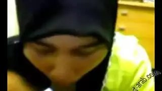 مدام محجبه تمص الزب ويجيبهم في بثها