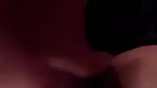 مشهد عاري لمراهقة عربية: مداعبة الفرج والأنين