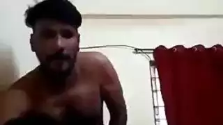 فتيات ساخنات جدًا تتلقى درسًا إباحيًا من ثلاثي جامح