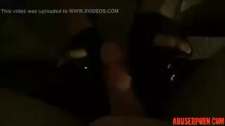 الفتاة السمراء الممتلئة تركب قضيب أبيها الصلب