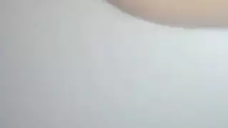 فانتازيا علاقة رباعية صريحة: مراهقة تأخذ عدة قذفات من غريب ماهر