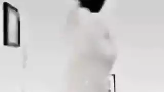 نجمة إباحية عربية تقدم مشهدًا صريحًا xxx