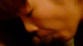 ولد ينزعون حمالة الصدر