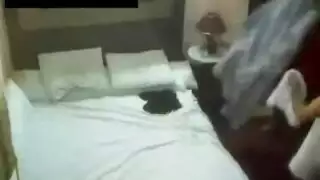 جمال شاحب يطحن على قضيب سميك – حركة بورن عربي