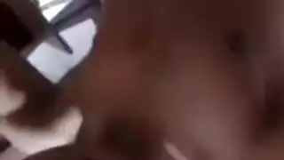 شخس يحلق شعر كس بنت